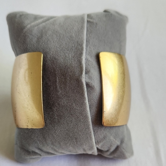 Stella & Dot Havana Statement Brass Cuff  Ivory Cabochons Medallio - Picture 3 of 10